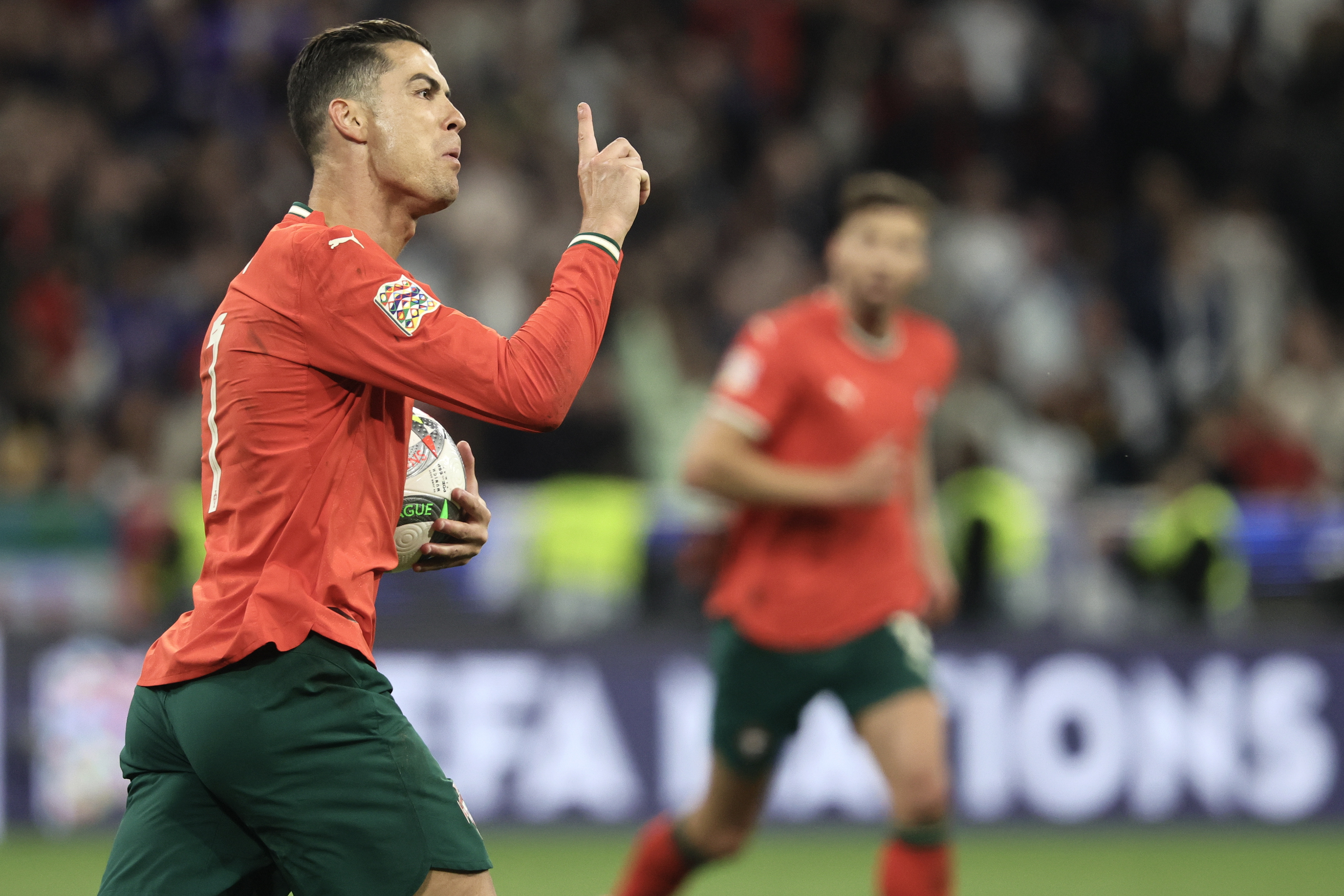 葡萄牙体育迎欧冠关键赛；关键时刻再遭质疑；态度坚定；高层口径保持一致 