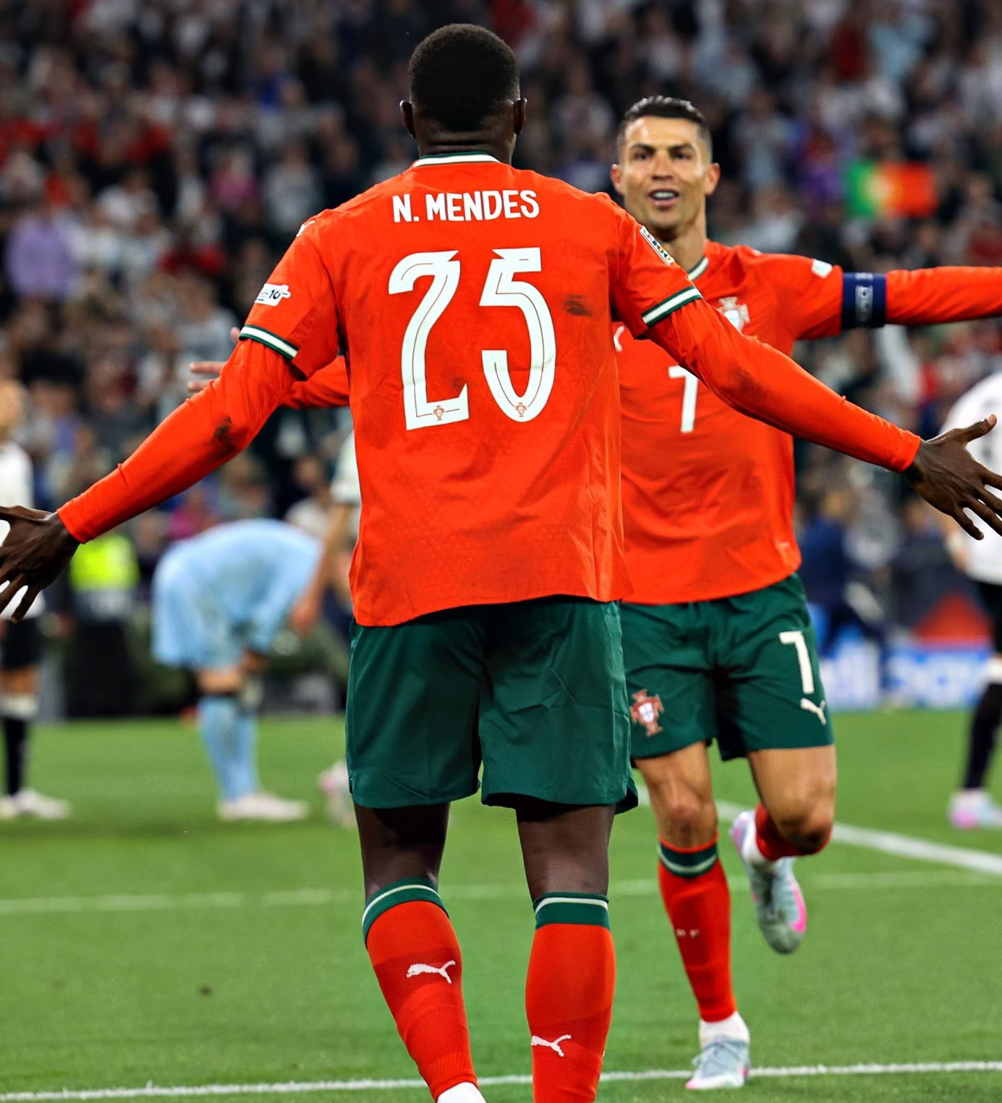 葡萄牙体育迎欧冠关键赛；关键时刻再遭质疑；态度坚定；高层口径保持一致 