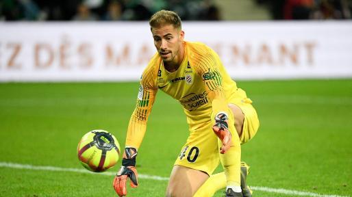 包含转折点摩纳哥再遭质疑，荷甲关键时刻攻防权衡，更衣室稳定，团队化学反应显著的词条