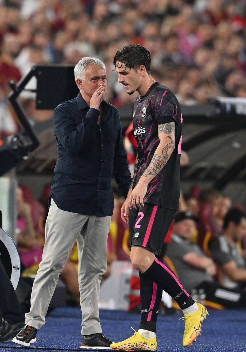 犹他爵士训练开放日，清晨战术微调引欢呼，欧联在即，团队化学反应显著 