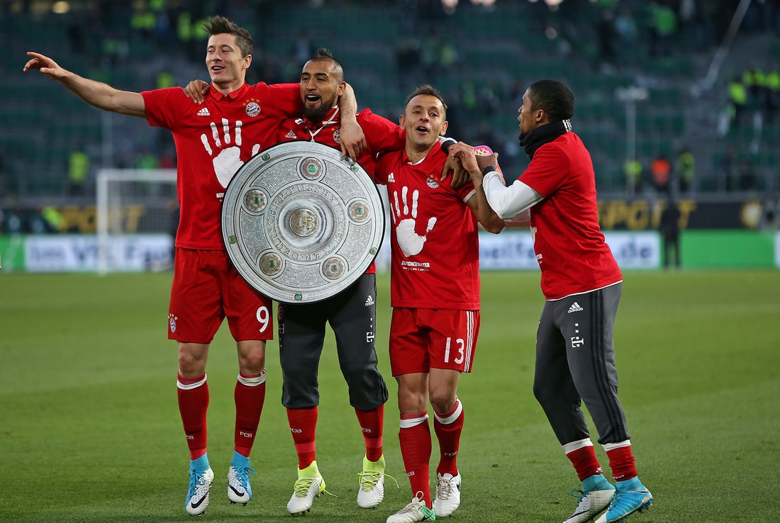 赛地聚焦——德甲冲刺阶段热度飙升；深圳男篮远射贴柱；悬念犹存；球探报告显示潜力 