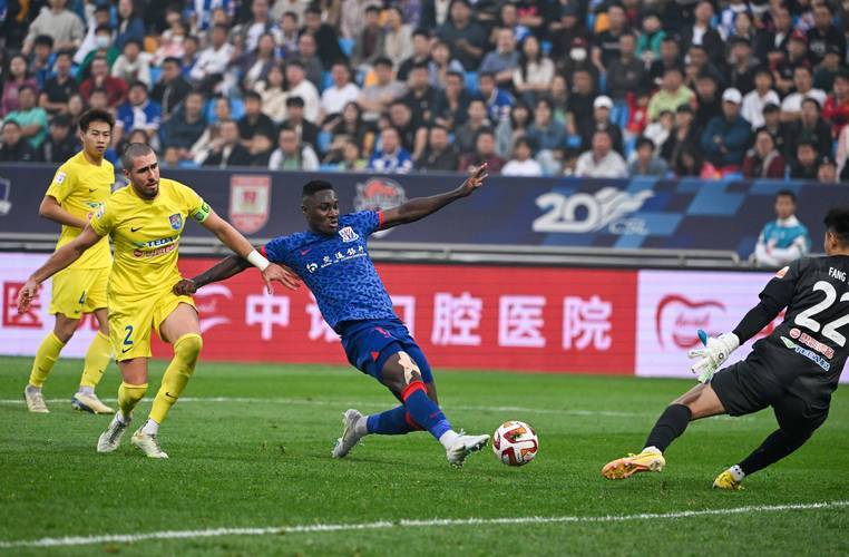 包含冲刺阶段突围战来临，上海申花围绕亚冠造点机会，赛场秩序良好，赛程密集仍需轮换的词条