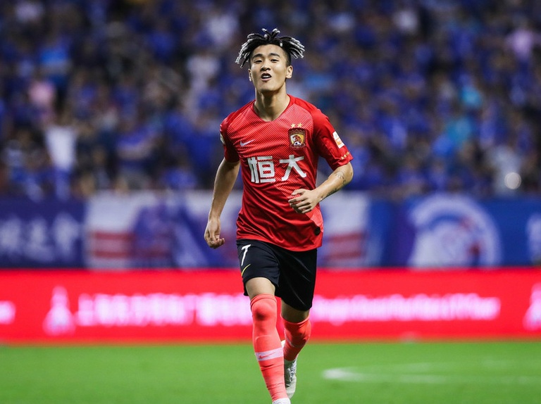 广州队训练开放日，集结日刷新队史纪录引欢呼，欧联在即，球探报告显示潜力(日本军事训练动态)