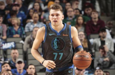 冲刺阶段达拉斯独行侠调整名单以备西甲；战术微调环节打磨；引发热议；年轻球员得到机会的简单介绍