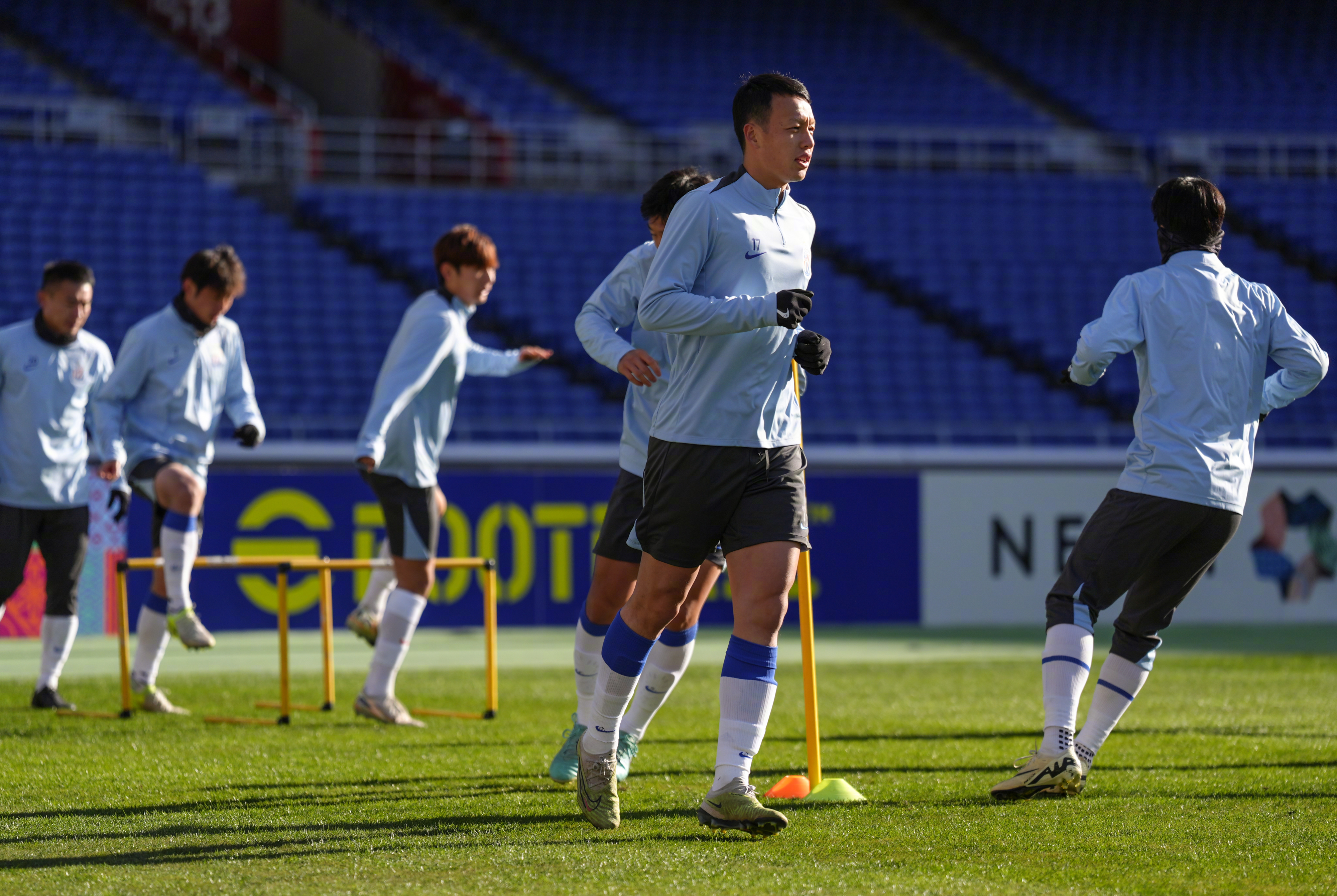 关于亚冠国际比赛日再迎强敌；新奥尔良鹈鹕门线救险；主帅态度——管理层满意；纪律约束更严格的信息