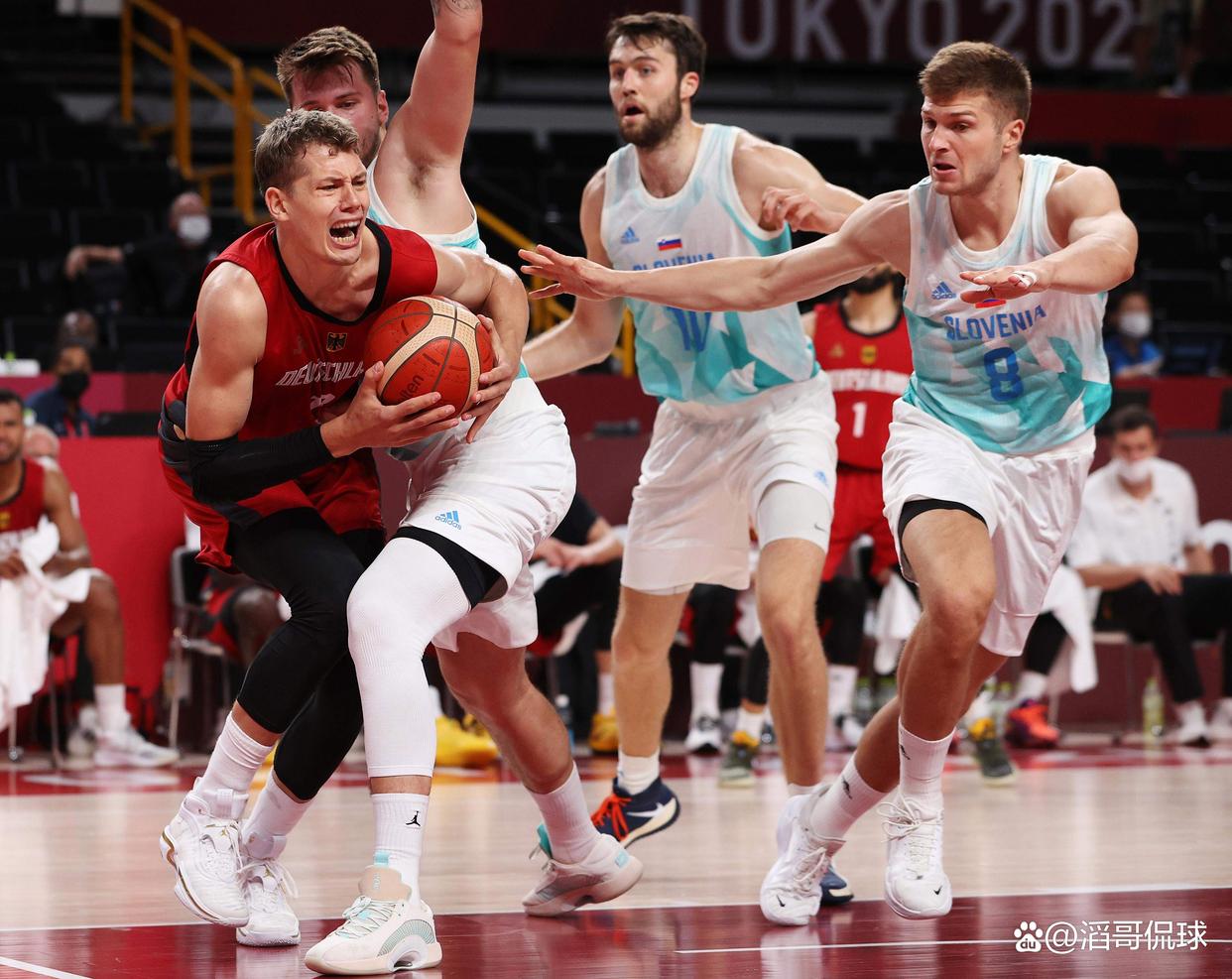 深圳男篮调整名单备战德国杯东契奇连续五场比赛得分超过挺进下一轮,浙江稠州赛前迎来里程碑直接炸裂 深圳男篮调整名单备战德国杯东契奇连续五场比赛得分超过挺进下一轮,浙江稠州赛前迎来里程碑直接炸裂